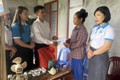 HỘI PHỤ NỮ XÃ BA VÌ PHỐI HỢP CÙNG UB MTTQ VIỆT NAM XÃ TỔ CHỨC THĂM HỎI, TẶNG QUÀ CÁC GIA ĐÌNH CHÍNH SÁCH NHÂN DỊP 27/7