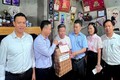 Lãnh đạo xã Hát Môn thăm, tặng quà các gia đình chính sách nhân kỷ niệm 78 năm Ngày Thương binh - Liệt sĩ