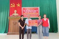 Hội Chữ thập đỏ xã Ứng Thiên trao quà hỗ trợ gia đình anh Nguyễn Văn Vinh, thôn Viên Ngoại