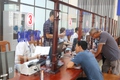 Điểm phục vụ hành chính công xã Hòa Phú tiếp đón và phục vụ người dân, doanh nghiệp đến giao dịch