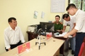 Minh Châu đẩy nhanh tiến độ cấp, đổi thẻ đảng viên mới