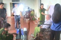 Công an xã Phúc Thọ thành lập các tổ công tác lưu động đến tận nhà hỗ trợ đảng viên cấp đổi thẻ