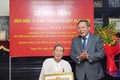 Trao Huy hiệu 75 năm tuổi Đảng tặng nhạc sĩ Phạm Tuyên