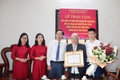 Đồng chí Trịnh Tiến Tường – Bí thư Đảng ủy, Chủ tịch HĐND xã Phú Nghĩa trao tặng huy hiệu Đảng đợt 02/9 tại gia đình 03 đảng viên