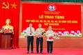 ĐẢNG ỦY XÃ TAM HƯNG TRANG TRỌNG TỔ CHỨC LỄ TRAO HUY HIỆU ĐẢNG ĐỢT 2/9/2025