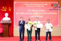 Xã Kiều Phú trao tặng Huy hiệu Đảng đợt 2/9 cho 46 đảng viên thuộc Đảng bộ xã