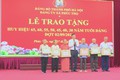 Xã Phúc Thọ trao tặng Huy hiệu Đảng đợt 02/9