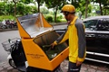 Khai trương dịch vụ chuyển phát hồ sơ đến ngân hàng cho nhóm TTHC trong lĩnh vực đăng ký biện pháp bảo đảm bằng quyền sử dụng đất và tài sản gắn liền với đất và mang Giấy chứng nhận quyền sử dụng đất đến tay người dân