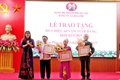 Lễ trao tặng Huy hiệu Đảng đợt 02/9/2025 cho 38 đồng chí Đảng viên trong Đảng bộ xã. 