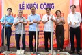 KHỞI CÔNG XÂY DỰNG NHÀ “ĐẠI ĐOÀN KẾT” TẠI THÔN DŨNG CẢM VÀ GẮN BIỂN CÁC CÔNG TRÌNH CHÀO MỪNG ĐẠI HỘI ĐẢNG.
