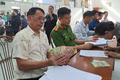 Nhân dân Ô Diên phấn khởi nhận quà Quốc khánh 2/9