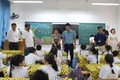Đồng chí Phó Chủ tịch UBND xã Ngô Văn Hùng kiểm tra  đột xuất công tác tổ chức bữa ăn bán trú tại một số trường Mầm non, Tiểu học trên địa bàn xã