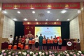 BCH Phòng thủ khu vực 4 tổ chức trao quà của Quân uỷ Trung ương – Bộ Quốc phòng cho 12 hộ cận nghèo và hộ có hoàn cảnh khó khăn trên địa bàn phường Long Biên