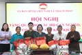 MTTQ xã Thạch Thất trao quà cho hộ gia đình có hoàn cảnh khó khăn