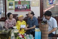 Phó chủ tịch UBND xã Mỹ Đức thăm và tặng quà Mẹ Việt Nam Anh hùng và thương binh