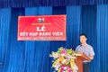 Chi bộ thôn Đồng Cả tổ chức Lễ kết nạp Đảng viên là thanh niên sẵn sàng nhập ngũ năm 2026