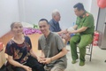 Công an phường Phương Liệt đưa cụ bà đi lạc trở về với gia đình