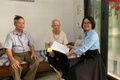Tổ xung kích Phú Lương: Chứng thực giấy ủy quyền tại nhà cho người dân khó khăn đi lại