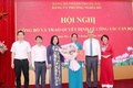 Đảng ủy phường Nghĩa Đô công bố và trao quyết định về công tác cán bộ