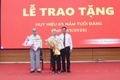 Tự hào truyền thống kiên trung qua những tấm Huy hiệu Đảng