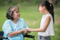 Chăm sóc sức khỏe người cao tuổi và người mắc bệnh mạn tính trong mùa hè
