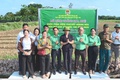 Hội Nông dân xã Phúc Thọ tổ chức dâng hương tri ân tại Đền thờ các Anh hùng Liệt sỹ Phúc Thọ và gắn biển mô hình trồng hoa Huệ tại xứ đồng Bến