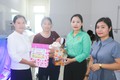 HỘI NÔNG DÂN XÃ QUỐC OAI VÀ TRƯỜNG TIỂU HỌC THẠCH THÁN THĂM, TẶNG QUÀ THIẾU NHI ĐANG ĐIỀU TRỊ TẠI BỆNH VIỆN ĐA KHOA QUỐC OAI NHÂN DỊP TẾT THIẾU NHI 1/6