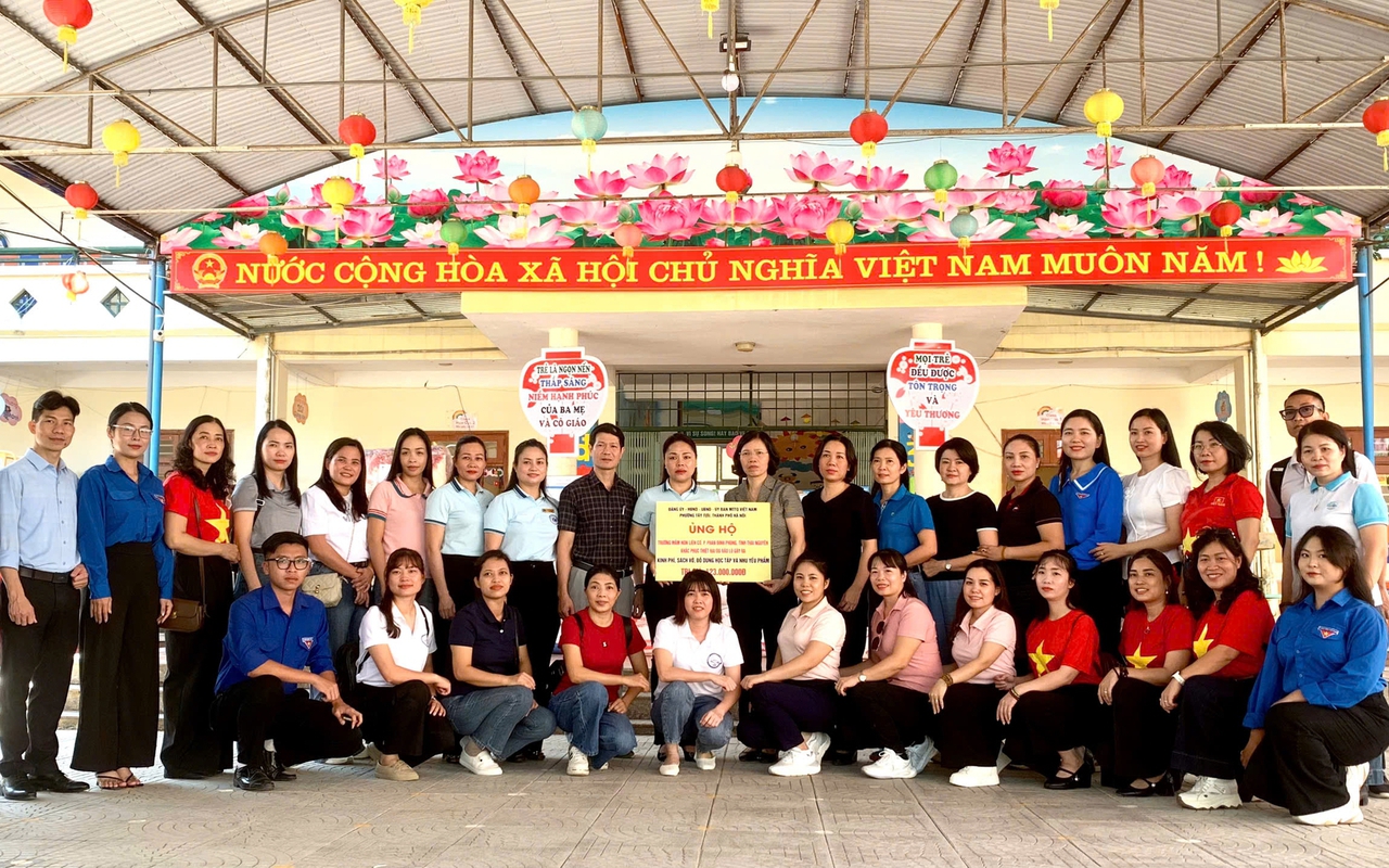 Phường Tây Tựu trao hỗ trợ cho các trường học bị ảnh hưởng do bão, lũ tại phường Phan Đình Phùng, Tỉnh Thái Nguyên
