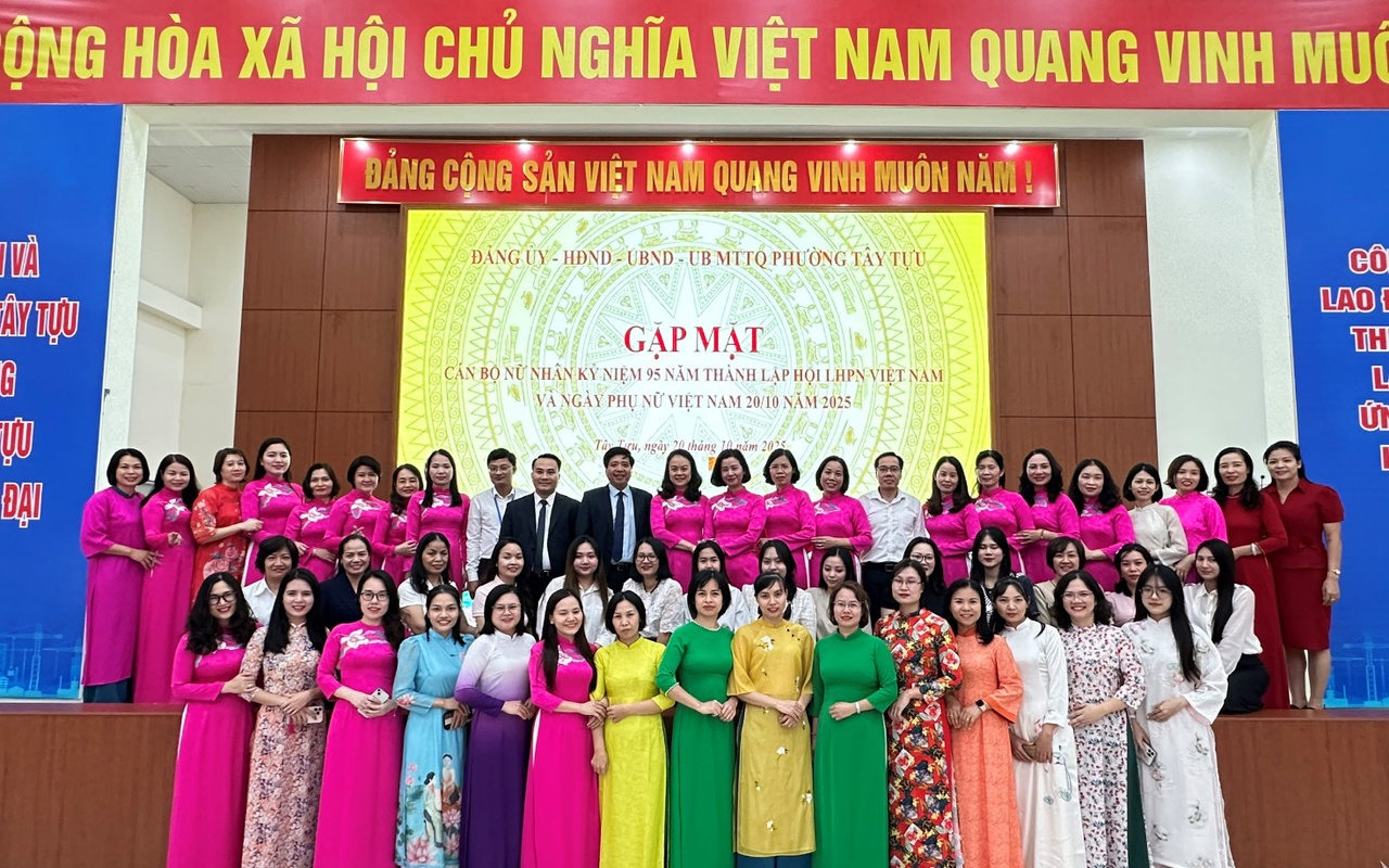 Phường Tây Tựu: Gặp mặt nữ cán bộ, công chức, viên chức, người lao động nhân Ngày Phụ nữ Việt Nam 20/10
