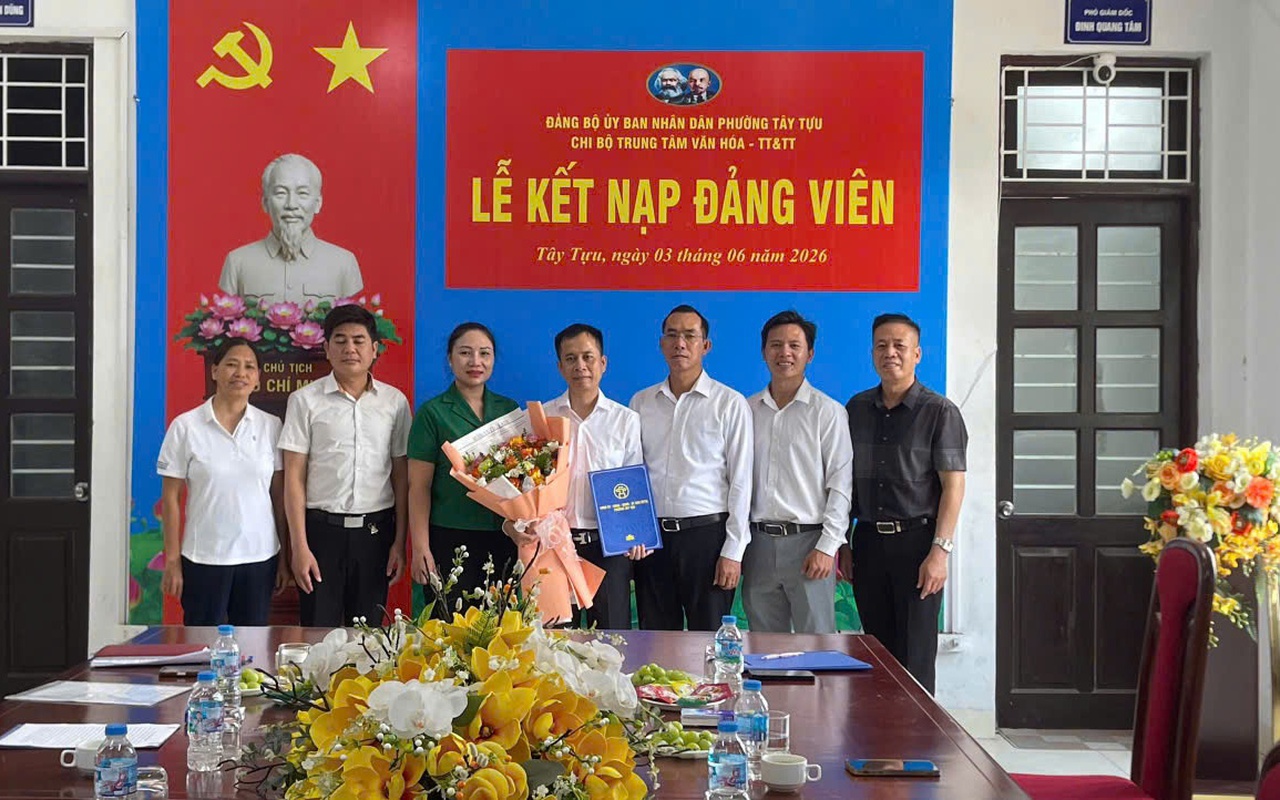 Chi bộ Trung tâm VHTT & TT tổ chức Lễ kết nạp Đảng viên mới