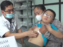 Hà Nội tăng cường tiêm chủng bù cho trẻ mầm non và tiểu học