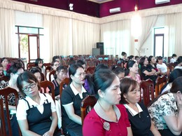 Trạm Y tế xã Hạ Bằng tổ chức tập huấn nâng cao kiến thức ATTP cho các trường Tiểu học có bữa ăn bán trú