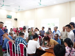 Xã Hạ Bằng triển khai chi trả tiền quà 2/9 cho Nhân dân