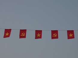 Trong những ngày này, không khí thi đua chào mừng Đại hội Đảng toàn quốc lần thứ XIV và Tết Nguyên đán Bính Ngọ 2026 đã lan tỏa trên khắp các thôn, xóm, khu dân cư... của xã đảo Minh Châu.