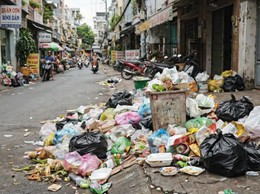 Bỏ rác đúng nơi quy định, giữ gìn môi trường sáng - xanh - sạch - đẹp là trách nhiệm của mỗi người dân