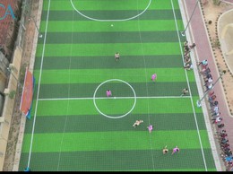 Sôi nổi trận bóng đá giao hữu giữa FC cơ quan xã Minh Châu và Câu lạc bộ Phóng viên Hà Nội.