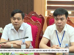 PHÚC THỊNH CÔNG BỐ VÀ TRAO CÁC NGHỊ QUYẾT, QUYẾT ĐỊNH VỀ CÔNG TÁC CÁN BỘ