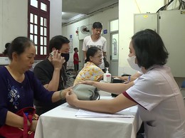 Trạm Y tế phường Cầu Giấy tư vấn, khám sức khỏe miễn phí cho người cao tuổi