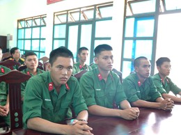 Phường Yên Nghĩa thăm, động viên chiến sĩ mới nhập ngũ năm 2026