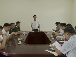 Lãnh đạo xã Hòa Lạc khảo sát thực địa công tác giải phóng mặt bằng Dự án cải tạo, nâng cấp Tỉnh lộ 420 và cơ sở vật chất phục vụ hoạt động Ban CHQS xã