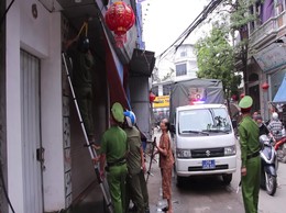 Tin truyền hình: Công an xã Phú Nghĩa tiếp tục thực hiện giải quyết điểm nghẽn trật tự đô thị, trật tự công cộng tại chợ Trường Yên