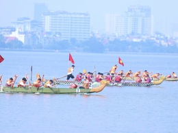 Đan Phương tham gia giải Bơi chải thuyền rồng Hà Nội mở rộng năm 2024