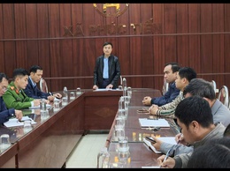 UBND xã Phúc Tiến họp triển khai kế hoạch của UBND huyện về việc phát động ra quân tổng vệ sinh môi trường trên tuyến đường quốc lộ 1A
 và tuyến đường Tỉnh lộ 428.

