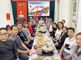 PHƯỜNG HÀNG BÀI TỔ CHỨC BỮA CƠM CÔNG ĐOÀN MỪNG CÁC ĐỒNG CHÍ CÔNG ĐOÀN VIÊN SINH NHẬT VÀO THÁNG 11/2024