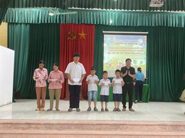 CHƯƠNG TRÌNH TẶNG QUÀ CHO TRẺ EM KHUYẾT TẬT, TRẺ EM CÓ HCKK VƯƠN LÊN TRONG HỌC TẬP NHÂN DỊP TẾT TRUNG THU NĂM 2024