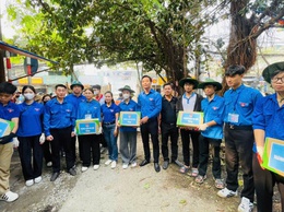 Hơn 1000 cán bộ, hội viên, nhân dân trên địa bàn 27 tổ dân phố, hội viên, đoàn viên viên, lực lượng dân quân tự vệ phường Lĩnh Nam tham gia tổng vệ sinh môi trường sau cơn bão số 3