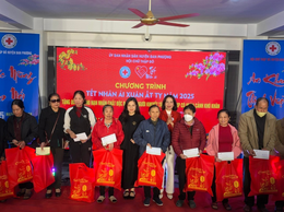 Hội Chữ thập đỏ huyện tổ chức Chương trình “ Tết nhân ái” Xuân Ất Tỵ năm 2025.