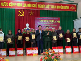 Chương trình “ Xuân chung tay đoàn kết- Tết thắm tình quân dân”