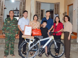 Phường Tùng Thiện đảm bảo mọi trẻ em đều có Tết Trung thu