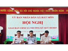 UBND xã: Giao ban thường kỳ đánh giá kết quả thực hiện nhiệm vụ Quý III, triển khai nhiệm vụ trọng tâm Quý IV năm 2025